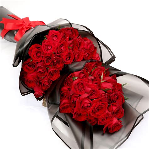 Online 50 Luxurious Red Roses Bouquet T Delivery In Uae Ferns N Petals