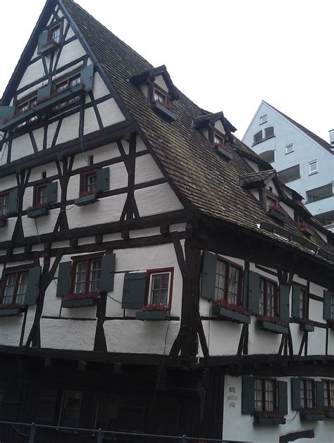 Das ursprüngliche fachwerkhaus aus dem 14. Schiefes Haus in Ulm - Ulm - Regional