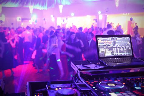 Are You Looking For A Wedding Dj In Melbourne Dj Look No Further We