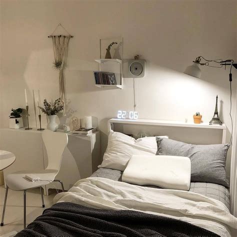 The sunlight in my room after 5pm is so nice. Pin by Dominique on Bedroom | Minimalist room, Small ...