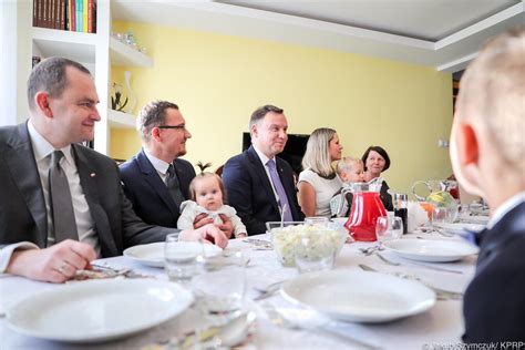 Jun 01, 2021 · a nobel laureate, a netflix star and a fashion model have joined the board of a new foundation that hopes to raise money for lgbt rights groups in poland. Andrzej Duda on Twitter: "Serdecznie dziękuję wspaniałej ...