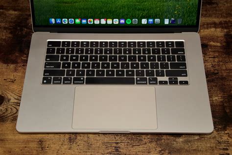 Review Apples 15 Inch Macbook Air Says What It Is And Is What It Says