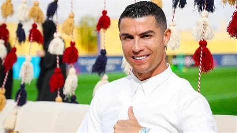cristiano ronaldo becomes first player to score 850 official goals in