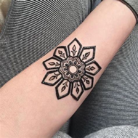 30 Simple And Easy Henna Flower Designs Of All Time Keep