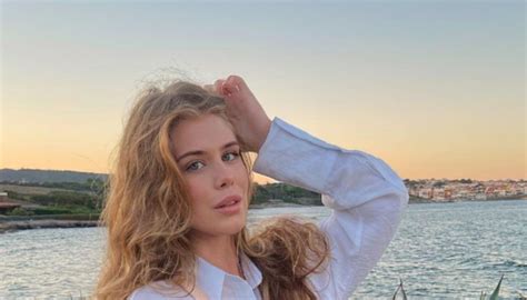Sosyal Medya Fenomeni Daria Egorova Instagram N S N Rlar N Yerle Bir Etti Transparan Bluzuyla