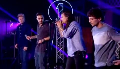 Watch One Direction Cover Fourfiveseconds And Torn For Live Lounge