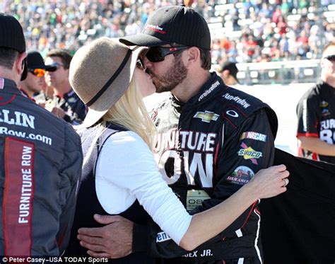 Nascars Martin Truex Jrs Touching Start Line Kiss For Partner With Ovarian Cancer Daily Mail