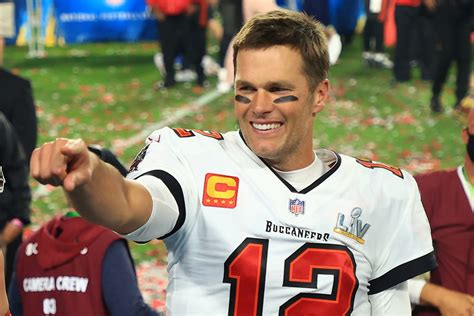 Tom Brady announces shocking NFL return after brief retirement width=