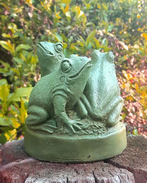 15cm Cute Frog Figurine Resin Garden Animal Statue Office Ornaments