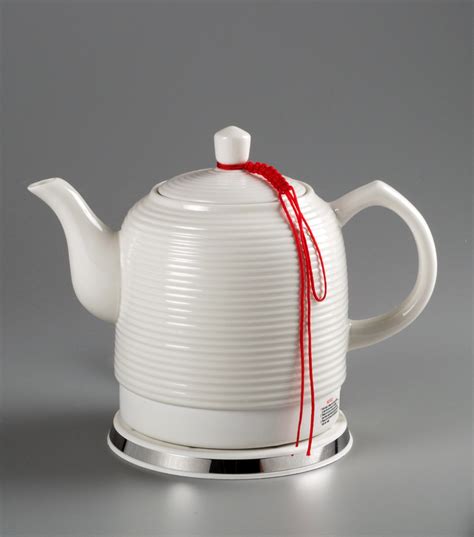 The price of a ceramic electric kettle is higher than that of a plastic or steel colleague. Ceramic electric kettle White