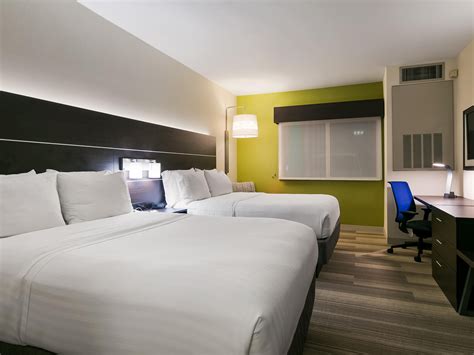 Holiday Inn Express And Suites Everett Guest Room And Suite Options