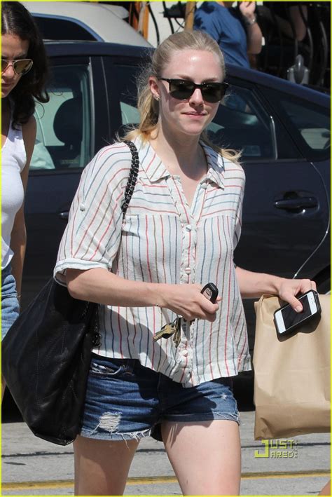 amanda seyfried urth caffe lunch amanda seyfried photo 25505407 fanpop