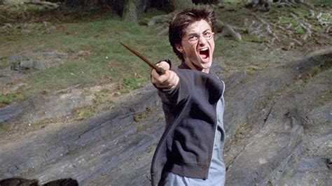 Harry Potter Pourquoi Daniel Radcliffe Cassait Il Autant De Baguettes Magiques Actus Ciné