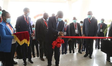 Presidente Da República Inaugura Nova Sede Do Instituto Geológico De Angola Ver Angola