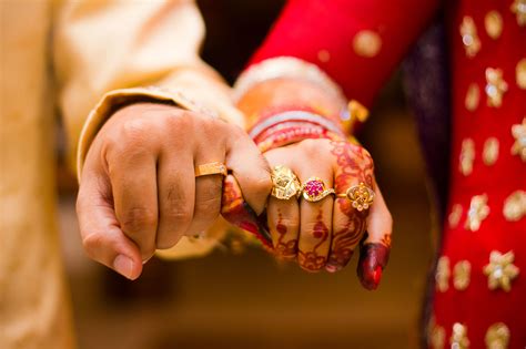 India Court Bans Instant Divorce