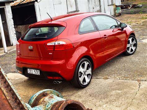 The redesigned 2012 kia rio is thrifty with fuel, and reviewers praised its athletic handling and upscale cabin. KIA Rio 3 doors specs & photos - 2012, 2013, 2014, 2015 ...