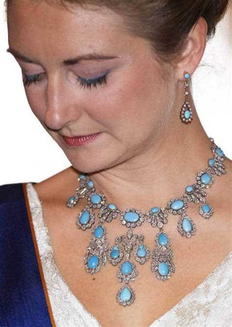 Sep 10, 2021 · von 0 bis mehr als 10.000 euro so teuer waren die geburten von kate, meghan und co. Stéphanie von Luxemburg: Ihr Vater ist gestorben