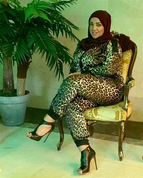Arab Girls Hijab Girl Hijab Muslim Girls Beautiful Iranian Women Women With Beautiful Legs
