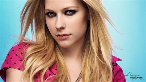 Painted Nails Long Hair Rings Black Dress Women Celebrity Singer Blonde Avril Lavigne
