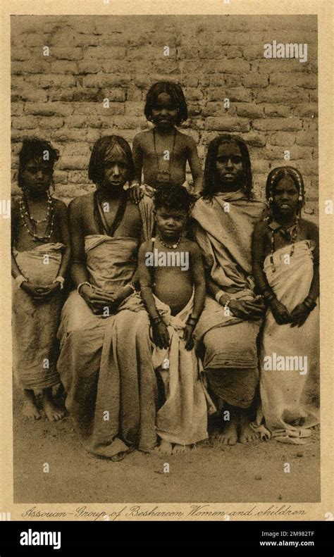A Group Of Bisharin Tribal Women And Children Egypt Stock Photo Alamy