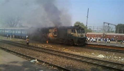 Engine Of Passenger Train Catches Fire In Delhi All Safe Delhi News