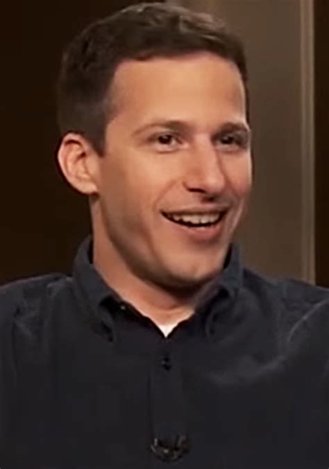 Brooklyn 99 nos relata la historia de un grupo de detectives pertenecientes a una una comisaría de nueva york. Andy Samberg - Wikipedia