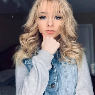 Musical.ly and tiktok star, youtuber find out how much money zoe laverne makes. Zoe LaVerne,Age, Bio,Rares ,Merch,2020 ,Instagram,Twitter ...