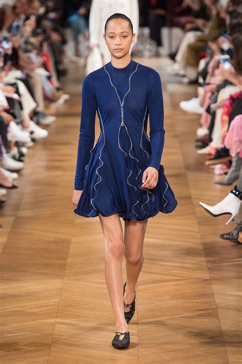 Stella Mccartney Spring 2019 Ready To Wear Collection Vogue Fashion Fashion Week Ready To Wear