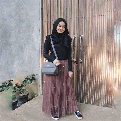 Tadam! Rok ini dari @we_are_boutique 🔥 - @dyamanagement Plisket Skirt
