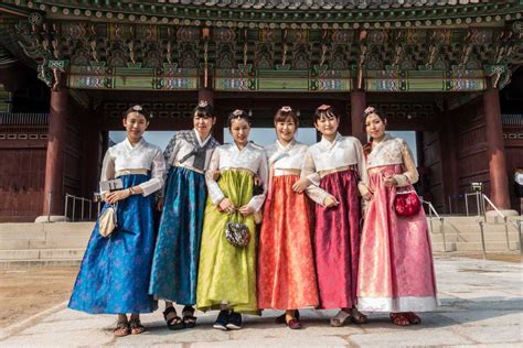 Young Women In Traditional Dress Gyeongbokgung Palace Seoul Korea