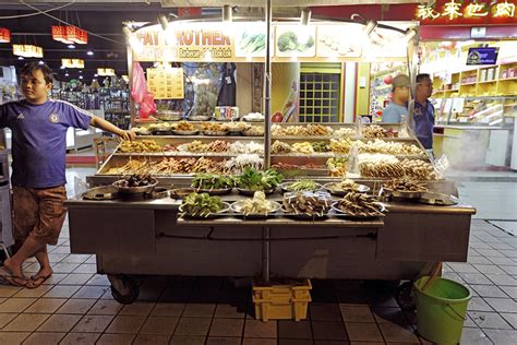 Checking out jalan alor night food market in kuala lumpur, malaysia. One day in Kuala Lumpur | Travel Nation