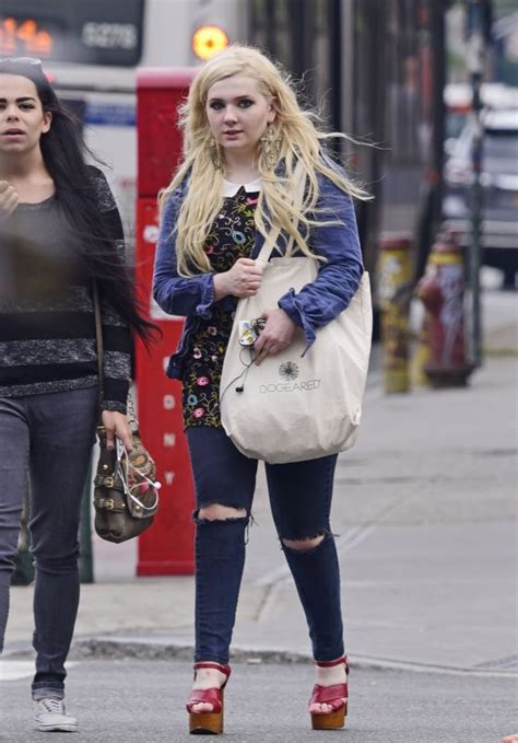 Abigail Breslin Style Clothes Outfits And Fashion• Page 5 Of 8 • Celebmafia