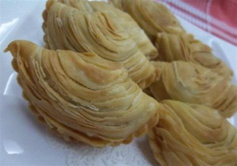 Cara membuat karipap frozen renyah, gurih, enak | karipap pusing membuat karipap pusing isi tape singkong , cara membuat kulit curry puff. Cara Buat Karipap Pusing Inti Daging | Asian desserts ...