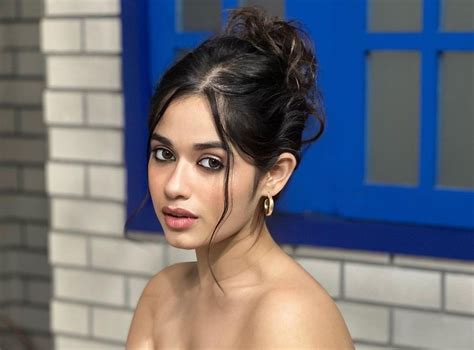 Jannat Zubair Rahmani Did A Bold Photoshoot In A Nude Shade Bodycon Outfit Fans Went Crazy