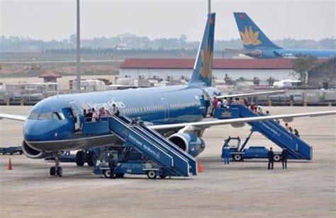 Sau khi máy bay rơi, vẫn còn vài người sống sót. Đặt mua vé máy bay tết 2015 của Vietnam Airlines