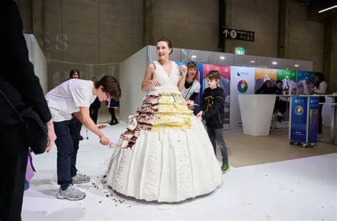 Stunning Bride Looks Good Enough To Eat In Record Breaking Cake Dress Guinness World Records