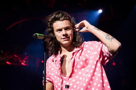 Harry Styles Says Mum Cried When She First Heard His New Solo Single Manchester Evening News