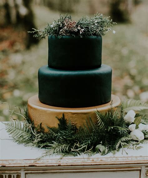 Winter Is Coming Woodsy Wedding Inspiration Green Wedding Cake