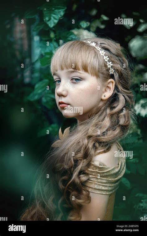 Mädchen 10 12 Jahre Alt Fotos Und Bildmaterial In Hoher Auflösung Alamy