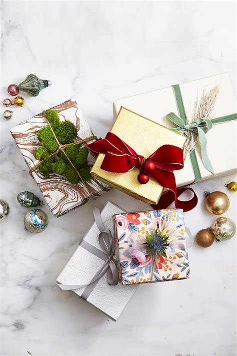 Unique gift card wrapping ideas. 35 Unique Christmas Gift Wrapping Ideas - DIY Holiday Gift ...