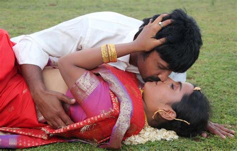 Sab Sexy Actress Arundhati Fame Actress Divya Nagesh Shocking Hot Lip Kiss And Sexy Navel Show