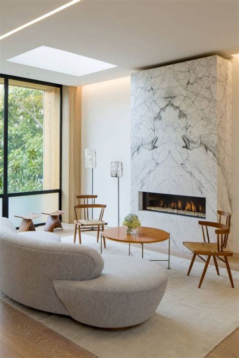 A traditional fireplace tends to cause a mess in the living room, as you have to load it with wood and constantly clean up. 16 Modern Living Rooms With Marble Fireplaces
