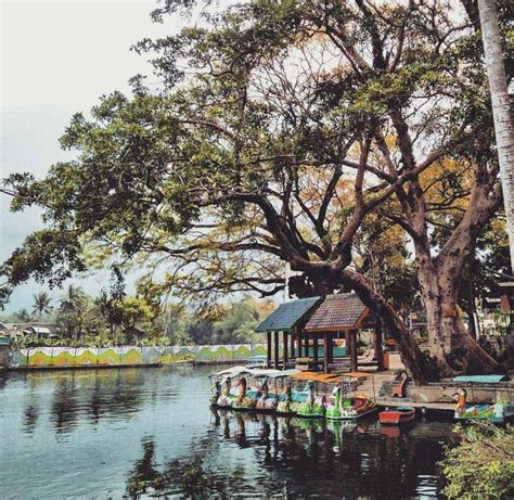 Tempat rekreasi air yang mempunyai sarana dan fasilitas lengkap dari segala usia. Tiket Masuk dan Lokasi Taman Wisata Wendit Malang