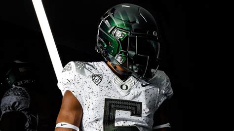 Oregon Ducks Unveil “eggshell” Alternate Uniforms Sportslogosnet News