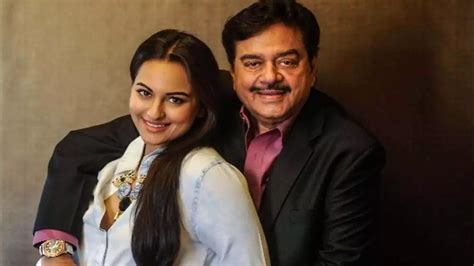 Sonakshi Sinha Says Father Shatrughan Sinha Should Have Left Bjp Long Back Hindi Movie News