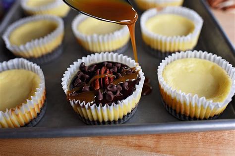 You Ve Got To Try Mini Turtle Cheesecakes Recipe Turtle Cheesecake