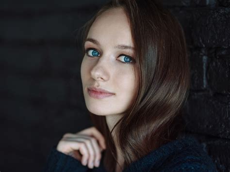 Blue Eyed Long Haired Anna Pavlova Brunette Russian Model Girl Wallpaper 001 1280x960