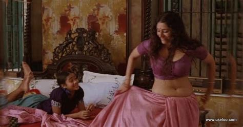 Celeb Saree Hot Indian Aunty Changing Saree Sexy Navel Show Blouse