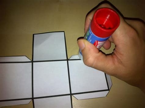 Cómo Hacer Un Cubo De Cartulina Paso 4 Paper Cube Cardboard Cube