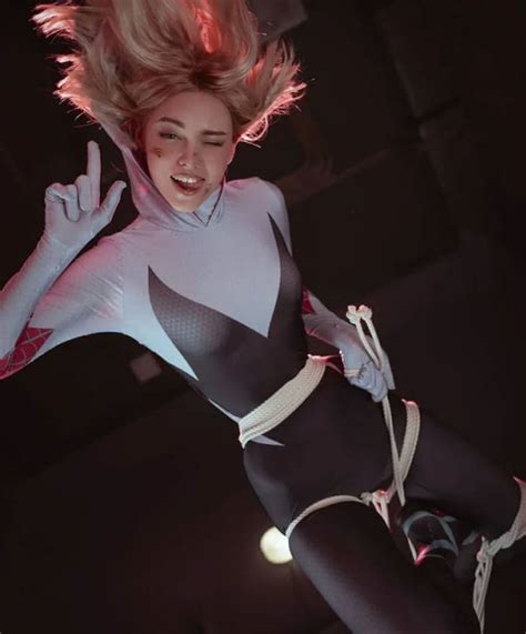 Sexy Spider Gwen Cosplay In Spider Man Into The Spider Verse Sexiz Pix